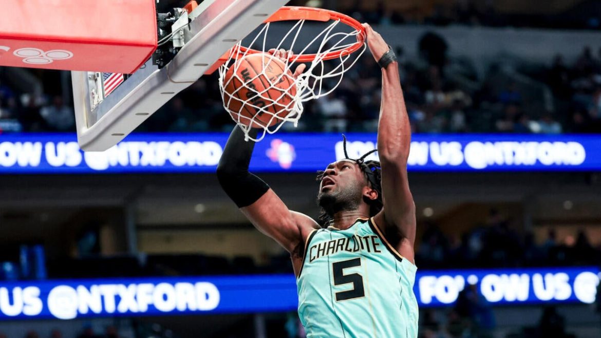 Mark Williams Trolls Lakers on Social Media After Failed Trade Deadline Deal