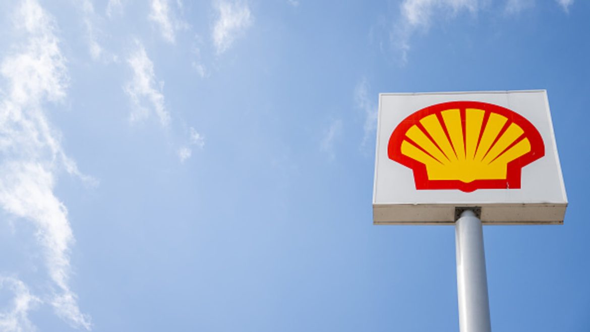 Shell Reports Steep Q1 Profit Drop Amid Lower Crude Prices