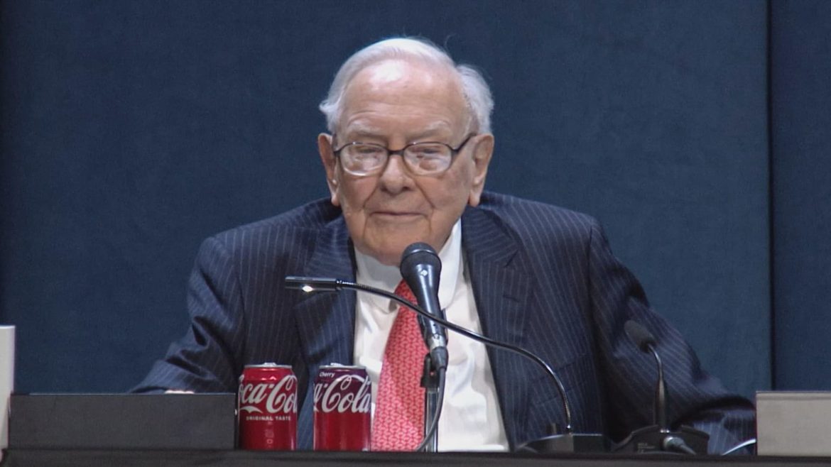 6 Key Lessons Investors Took From Warren Buffett at This Year’s Berkshire Meeting