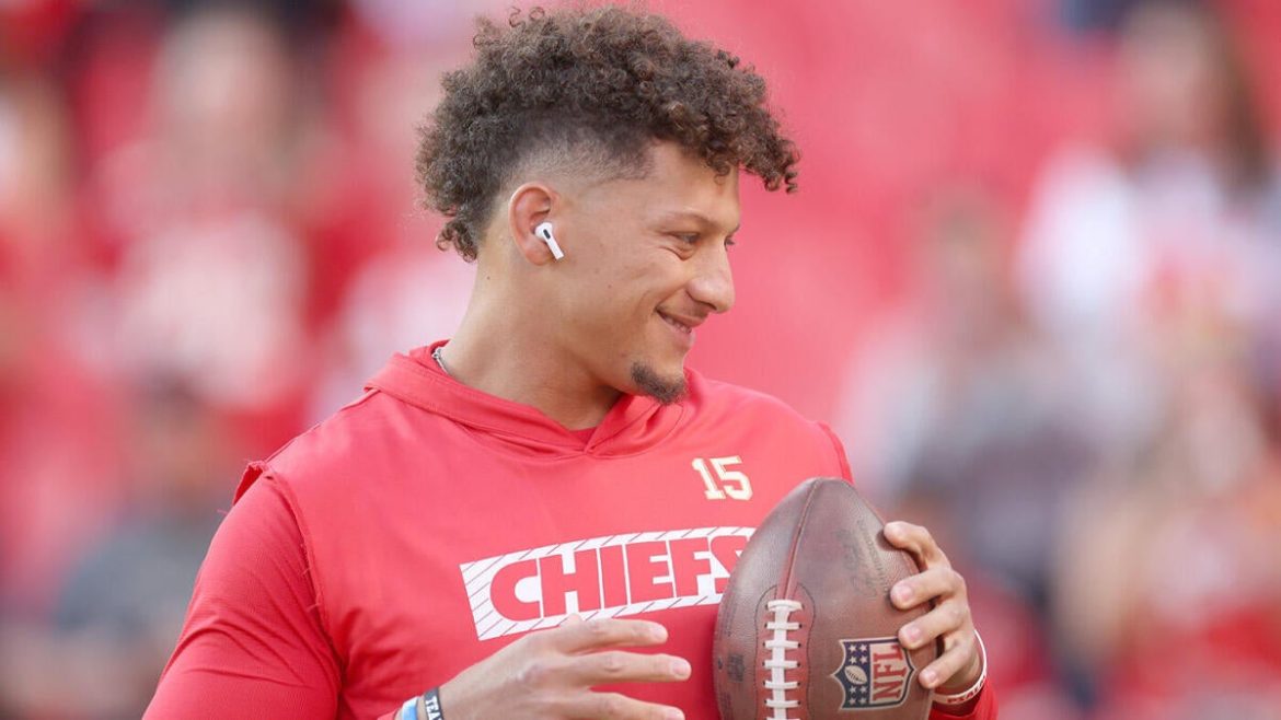 Patrick Mahomes’ Brother Vies for Chiefs Roster Spot as Tight End at Rookie Minicamp