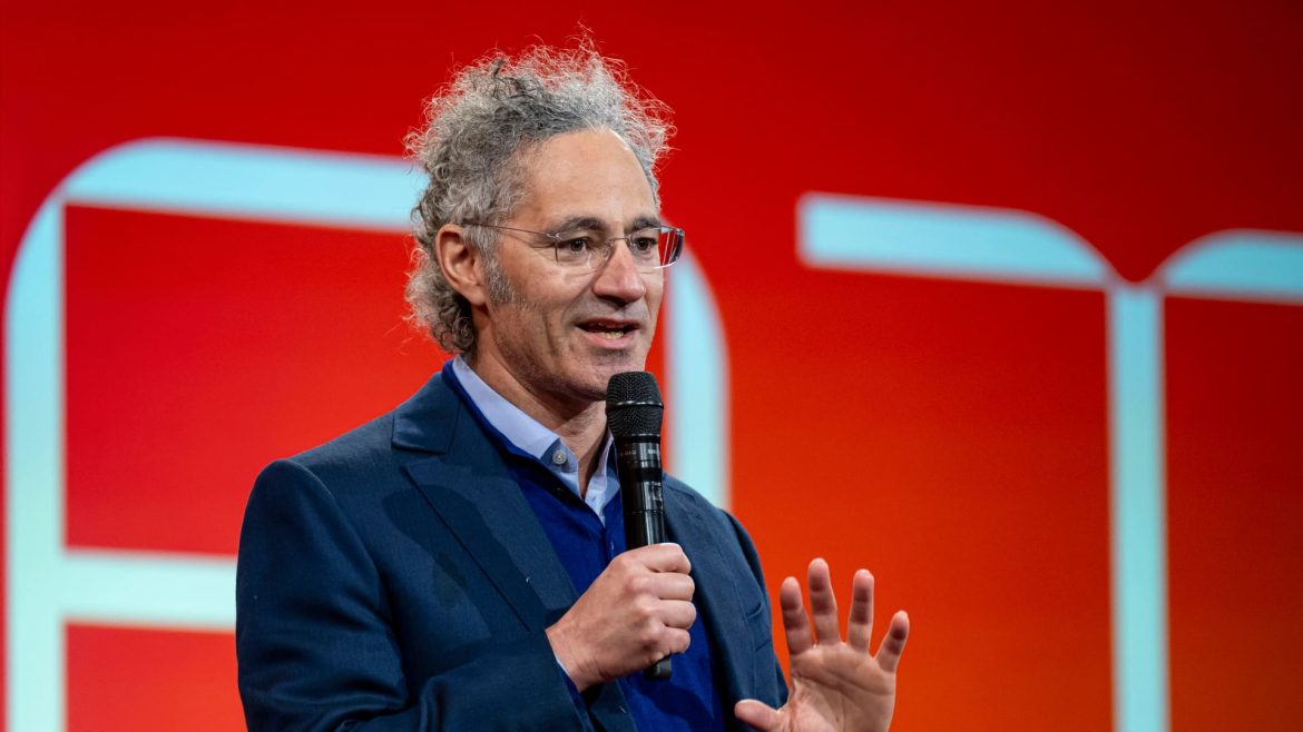 The title you provided is too short and vague. Based on the content, a more fitting title would be:  
Palantir Raises Full-Year Forecast as CEO Karp Hails AI ‘Tectonic Shift’  
Let me know if you’d like any refinements!