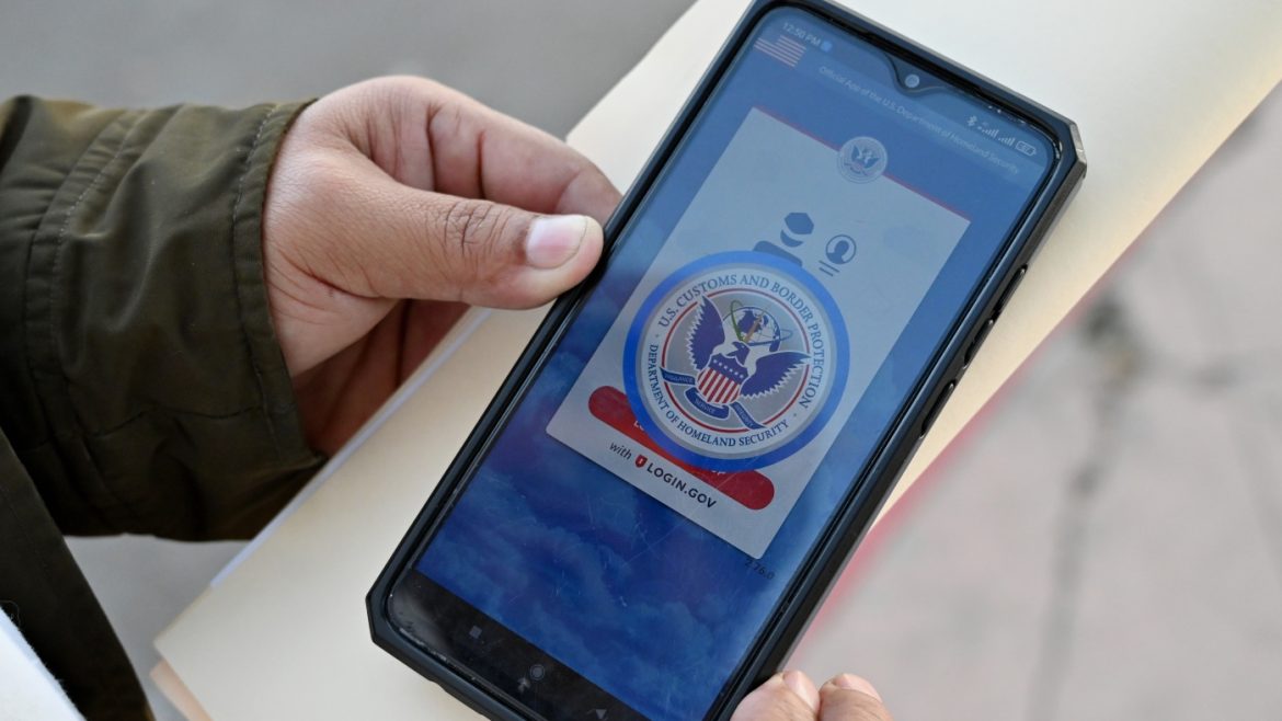 Trump Proposes $1,000 Cash Incentive for Migrants to Leave Voluntarily