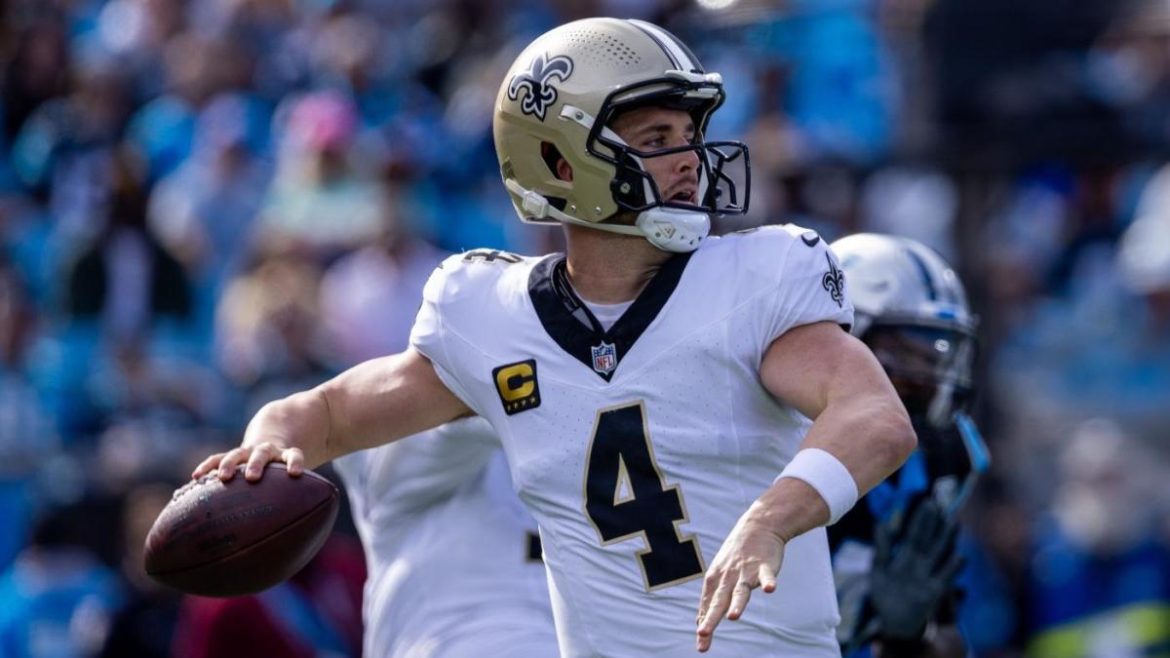 Derek Carr Reveals Shoulder Injury Stemmed From Giants Game, Surgery Still Possible