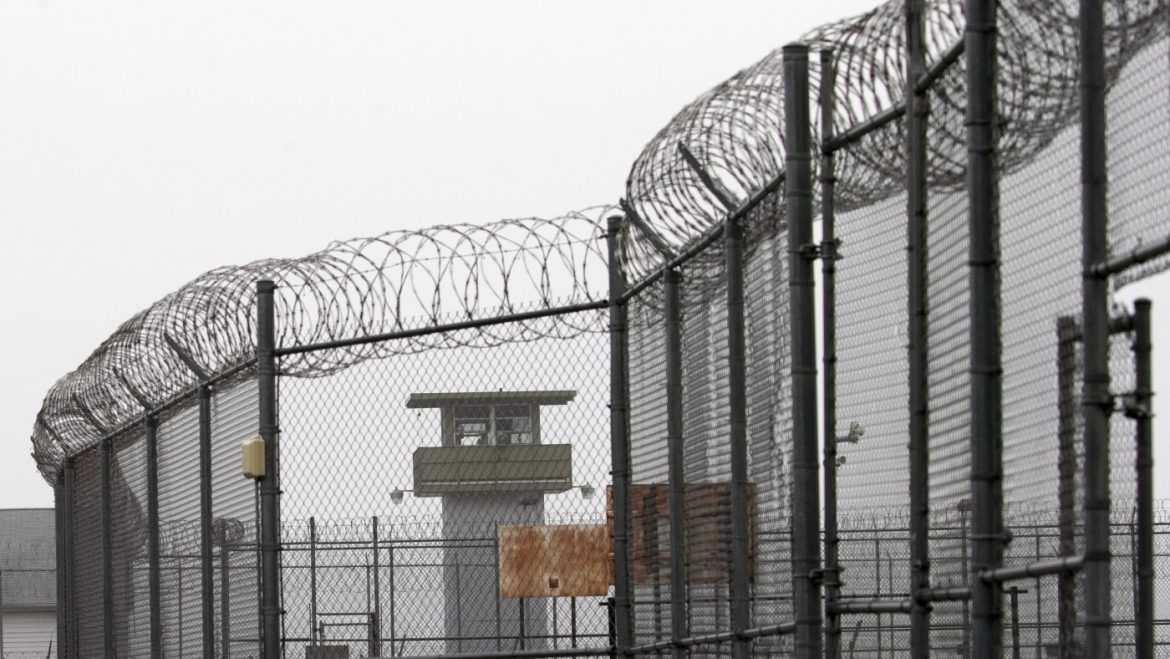New York to Lower Prison Guard Hiring Age to 18 Amid Officer Shortage