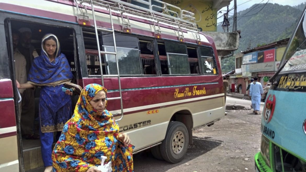 India-Pakistan Ceasefire Violated as Kashmir Sees Overnight Clashes