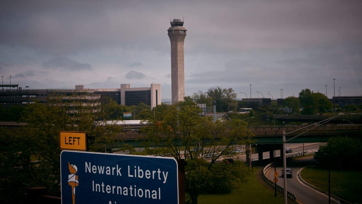 FAA Reports Just 3 Radar Controllers Monitored Newark Airspace Monday Night