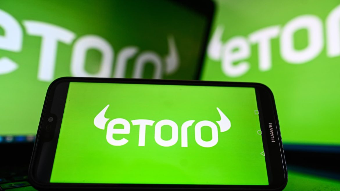 eToro Sets IPO Price at $52 Per Share Ahead of Nasdaq Listing