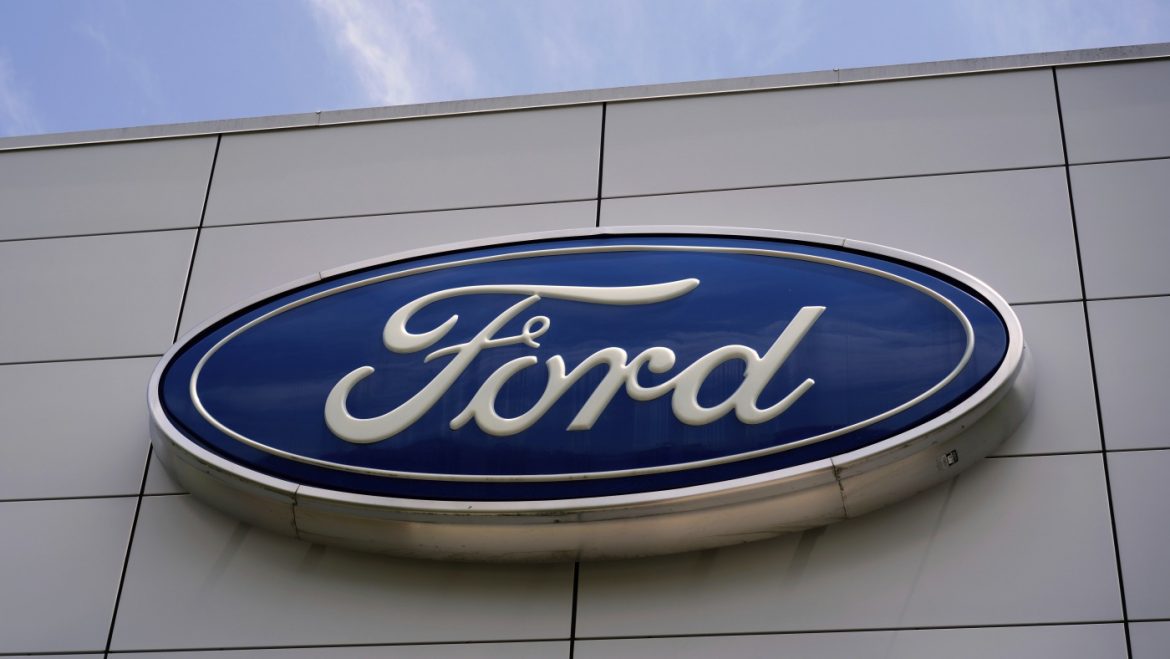 Ford Recalls Nearly 274,000 SUVs Over Brake Malfunction Risks