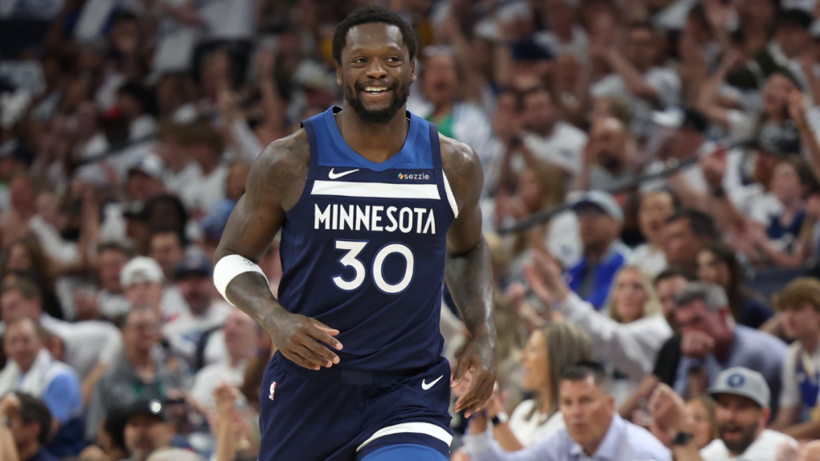 Julius Randle’s Playoff Hot Streak Leaves Stephen Curry in Awe