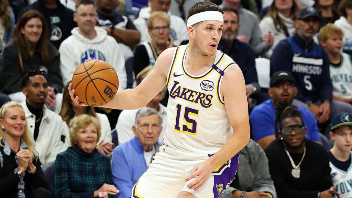 Warriors Eye Giannis Antetokounmpo as Lakers Seek Big Man in Reaves Trade Talks