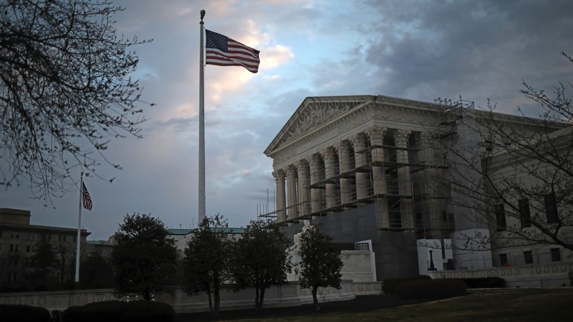 Supreme Court Prolongs Deportation Halt Under Alien Enemies Act in Texas