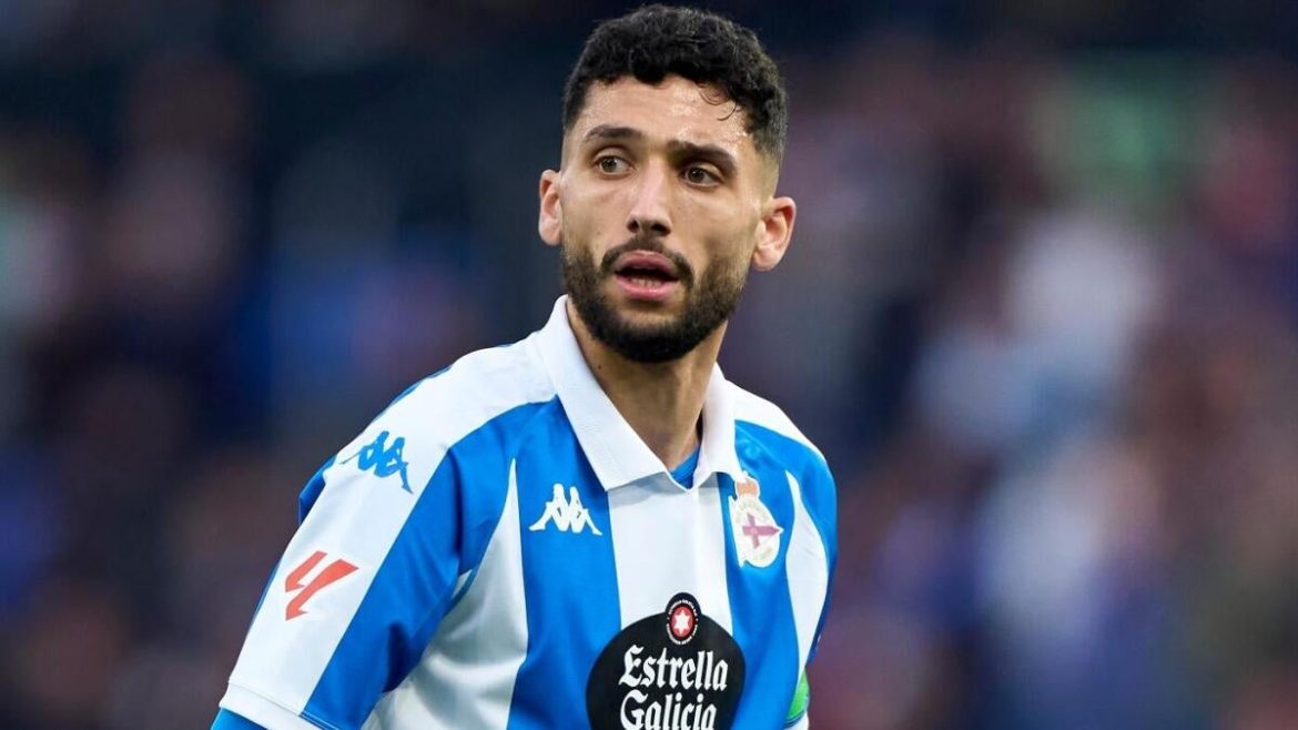 Dutch Soccer Player Suffers Injury After Falling on Rocks While Taking Selfie in Spanish Coastal City