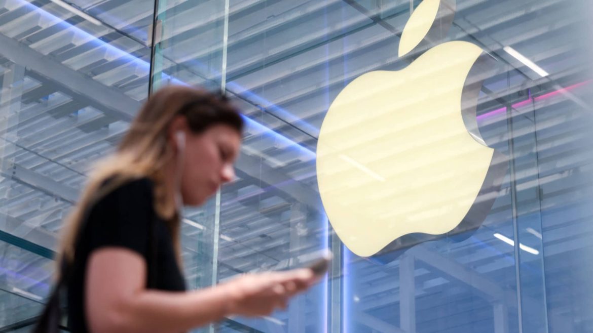 Jim Cramer’s Top Concern: Apple’s Risks Amid Nvidia’s AI Innovations