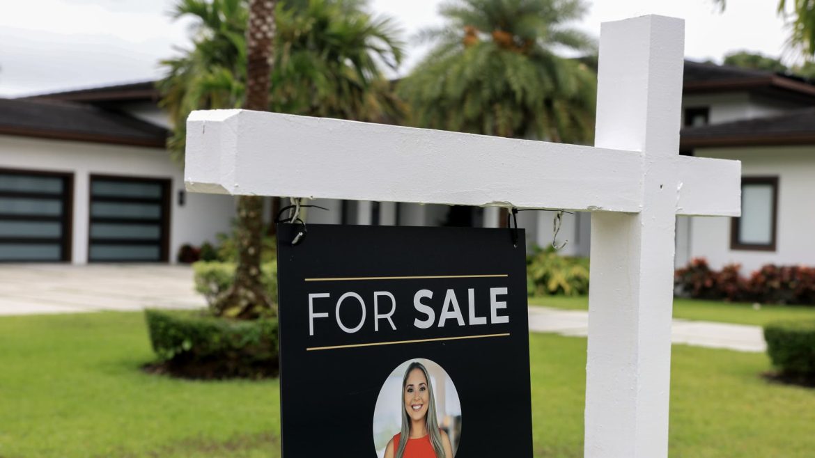 Mortgage Rates Surge Past 7% Following U.S. Credit Downgrade