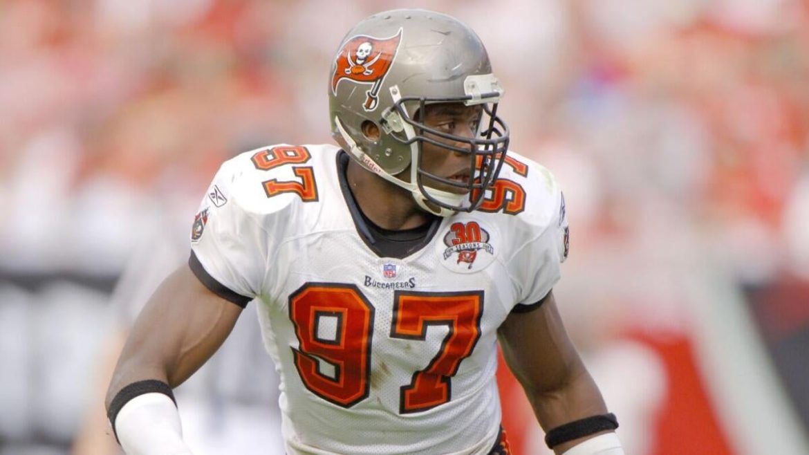 Buccaneers Honor Simeon Rice as Key to First Super Bowl Victory
