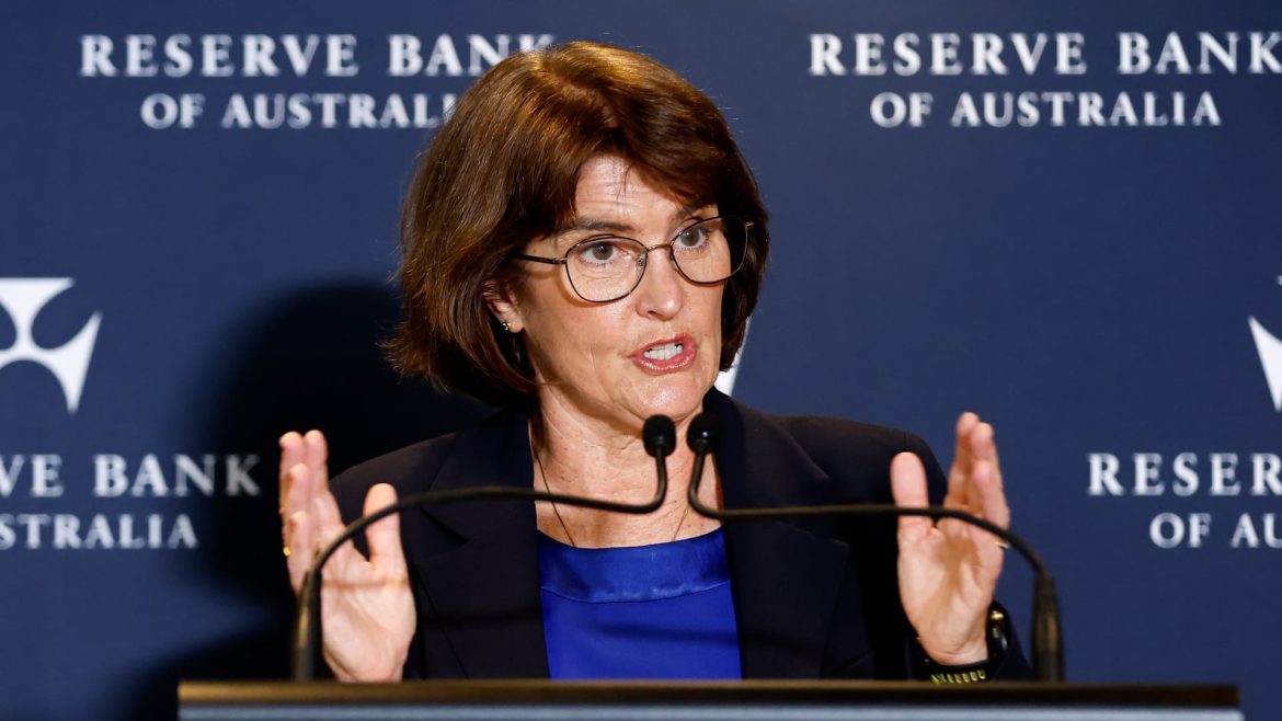 Australia Slashes Policy Rate to Two-Year Low Amid Easing Inflation Fears