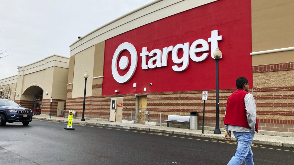 Retailers Struggle to Absorb Tariff-Driven Price Hikes