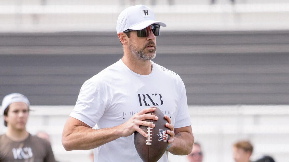 Aaron Rodgers Drops Hint on Why He’s Still Unsigned with Steelers or Any NFL Team