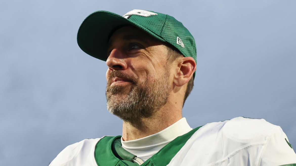 Aaron Rodgers Silences Bears Fan Over 2025 Free Agency Question
