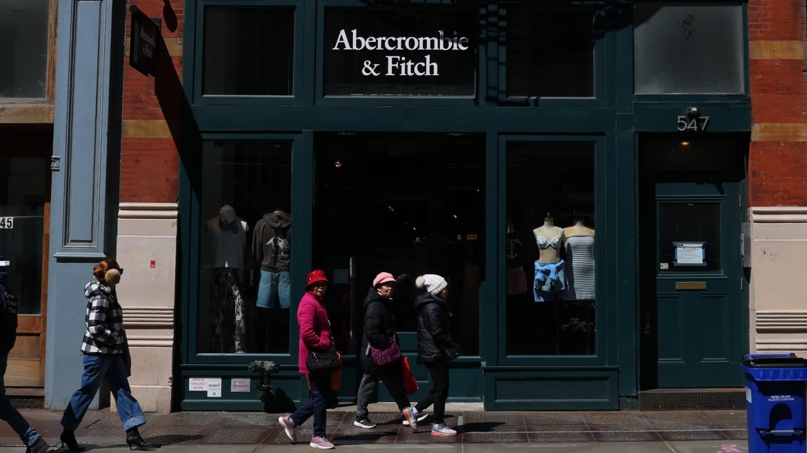 Abercrombie & Fitch Shares Surge 25% Despite Lowered Profit Forecast Amid Tariff Challenges