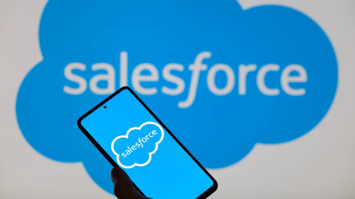 Salesforce Skeptics Doubt Benioff’s Vision as Cramer Urges Buy on AI Potential