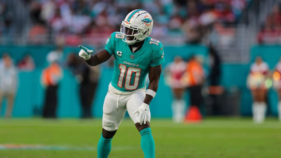 Tyreek Hill Humble About Leadership Role: “I’ve Got to Prove Myself”