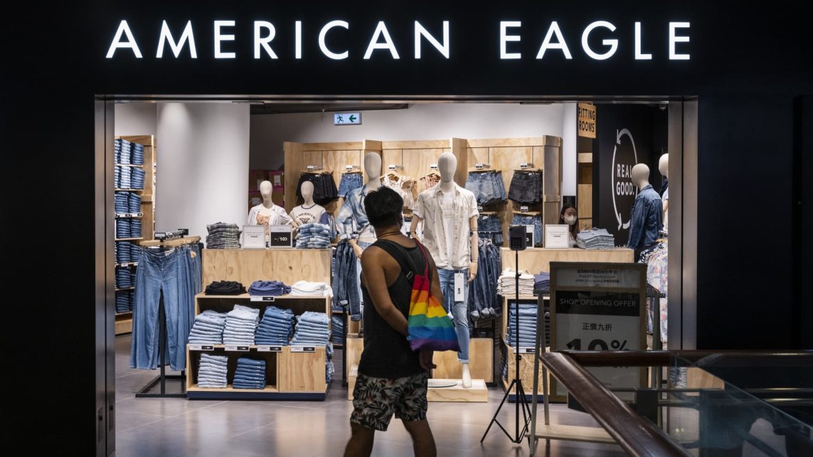American Eagle Shares Falter as AI-Driven Earnings Forecast Falls Short