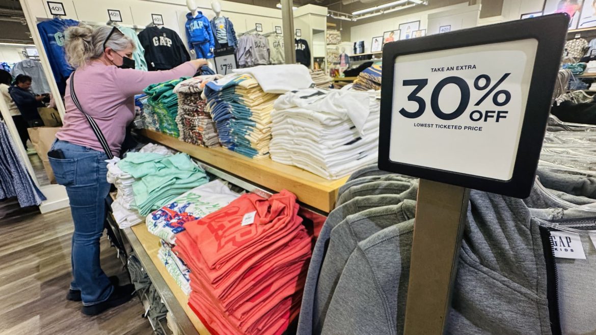 Stocks with Major After-Hours Moves: Gap, American Eagle, UiPath, Dell Tech