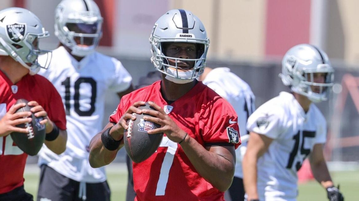 Raiders’ Chip Kelly Praises Geno Smith’s Football IQ, Calling Him ‘Literally Like a Second Coach’