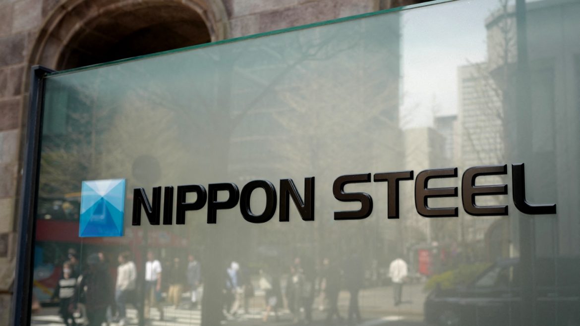 Trump Celebrates U.S.-Japan Steel Deal; What Lies Ahead for Dogecoin and AI