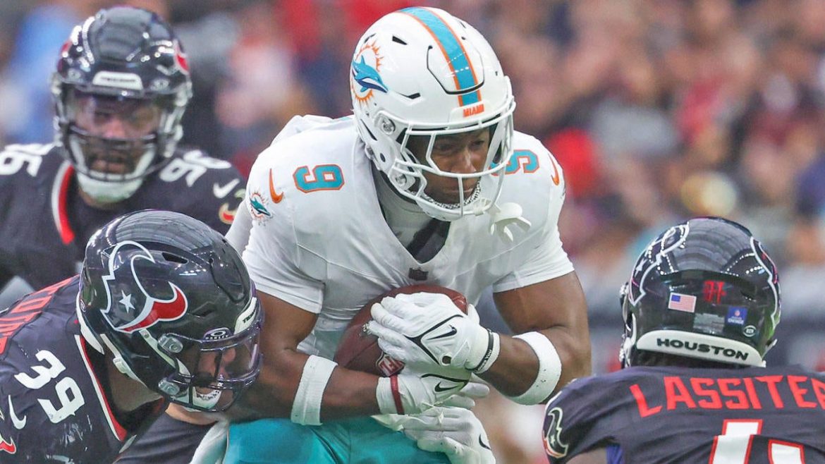Steelers Exploring Trade for Dolphins’ Pro Bowl Tight End, Report Says
