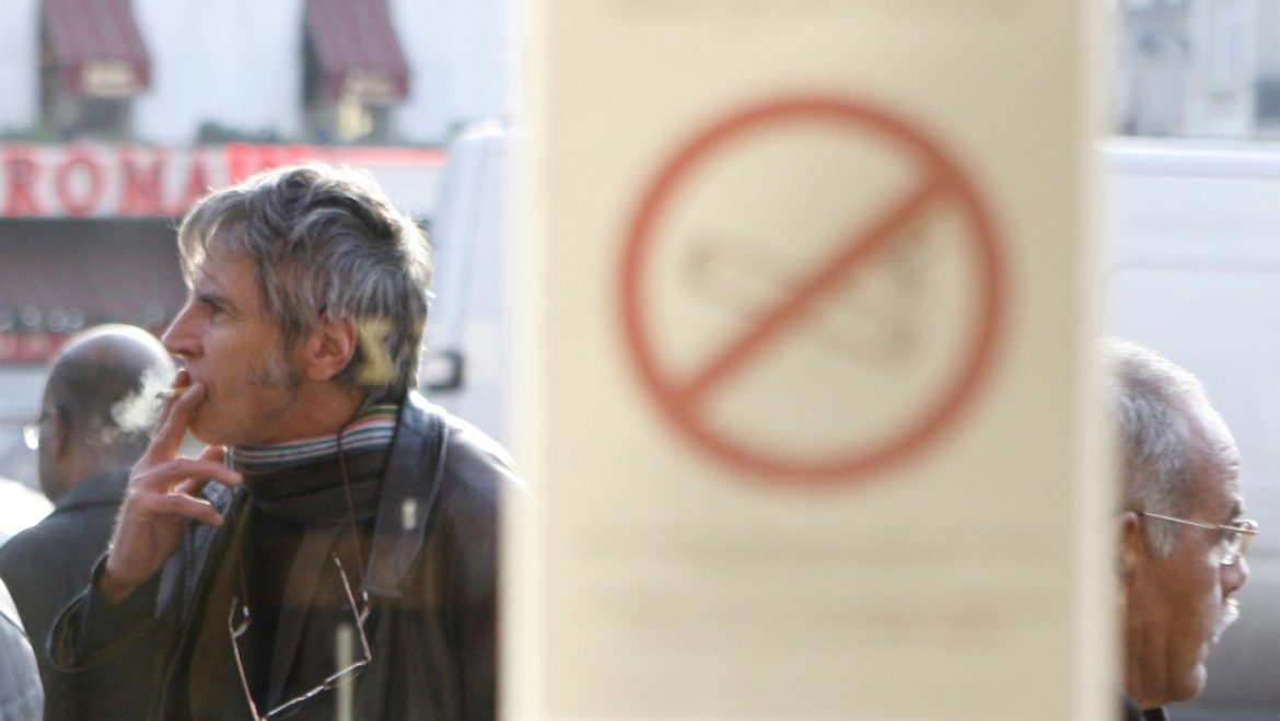 French Health Ministry Expands Smoking Ban