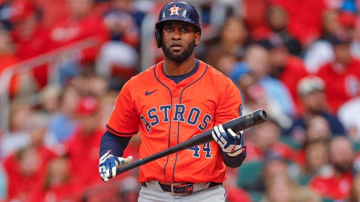 Yordan Alvarez to Stay Out with Right Hand Fracture