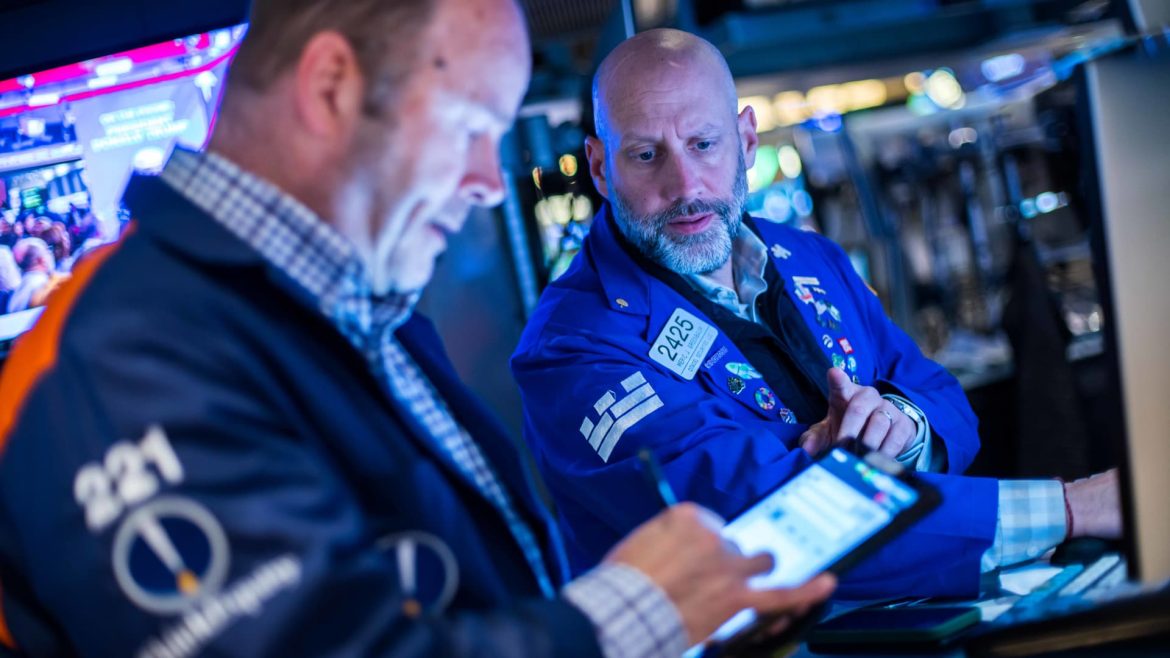 OECD Cuts U.S. Growth Forecast, Treasury Yields Drop Amid Tariff Uncertainty
