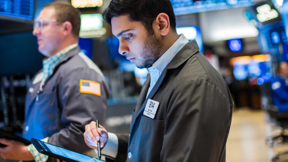 S&P 500 Advances for Second Day as Stock Futures Remain Steady