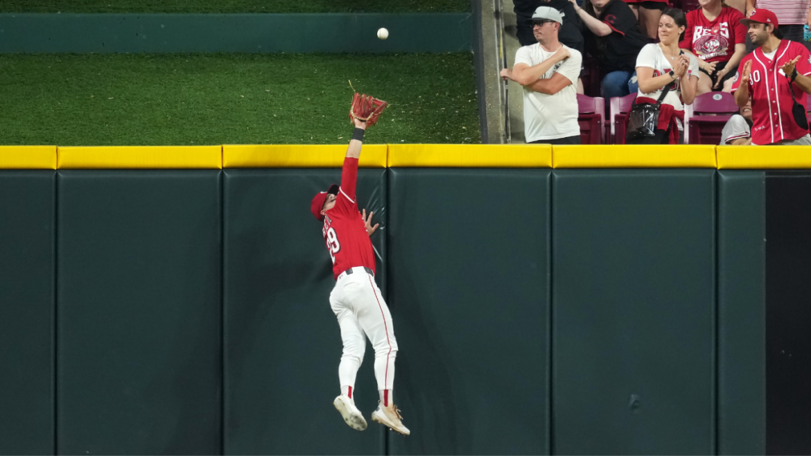 TJ Friedl’s Ninth-Inning Home Run Robbery Stuns Brewers to Save Game for Reds