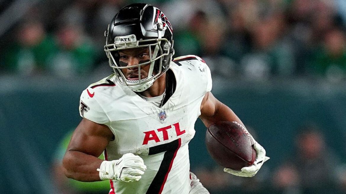 Falcons’ Bijan Robinson Aims to Mirror Saquon Barkley’s Explosive Impact in 2025