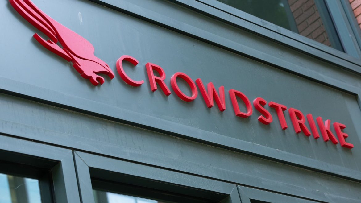 Midday Market Movers: CrowdStrike, Tesla, Dollar Tree, Thor Industries and AI Stocks on the Rise