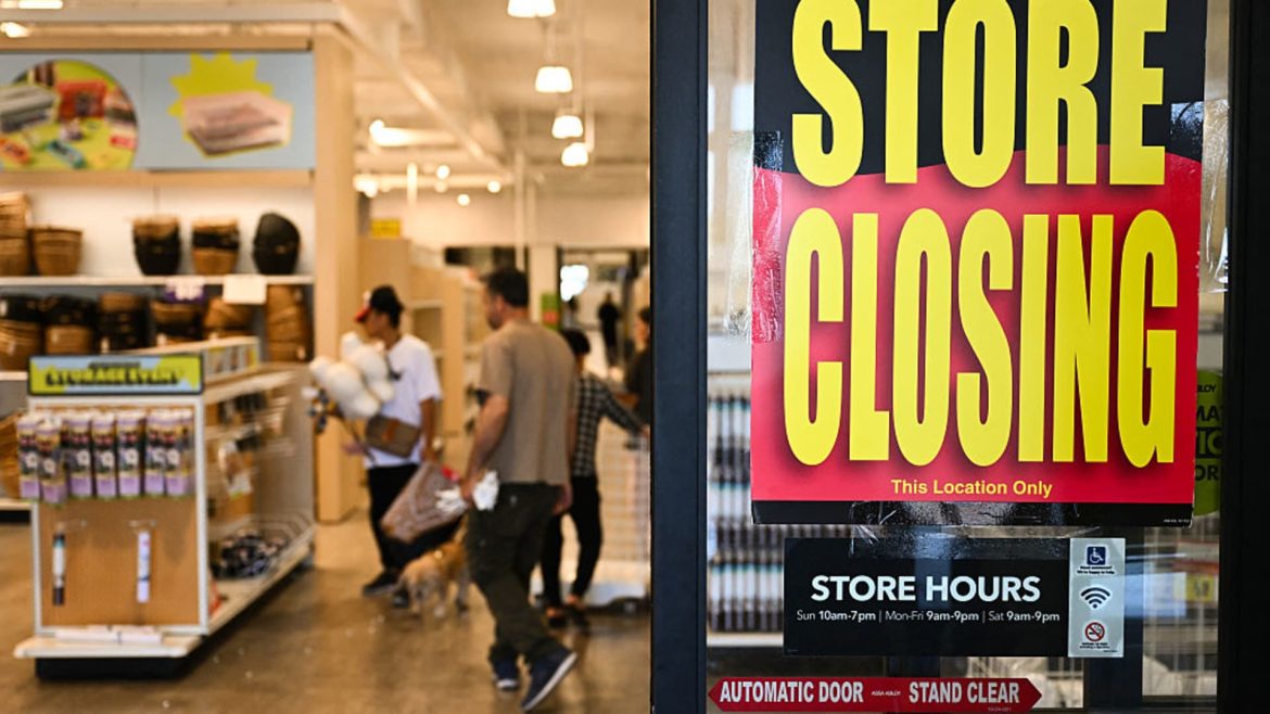 Fed Beige Book Highlights Slowing Growth, Inflation Pressure, and Tepid Job Market
