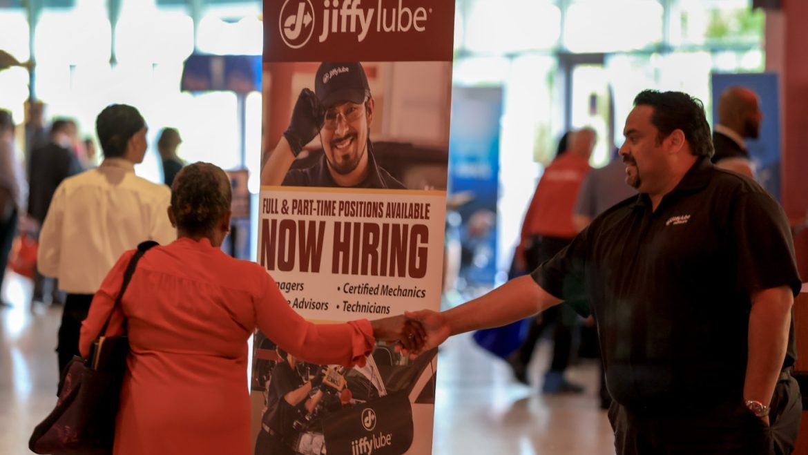 May Hiring Slows with 139,000 Jobs Added Amid Rising AI Impact