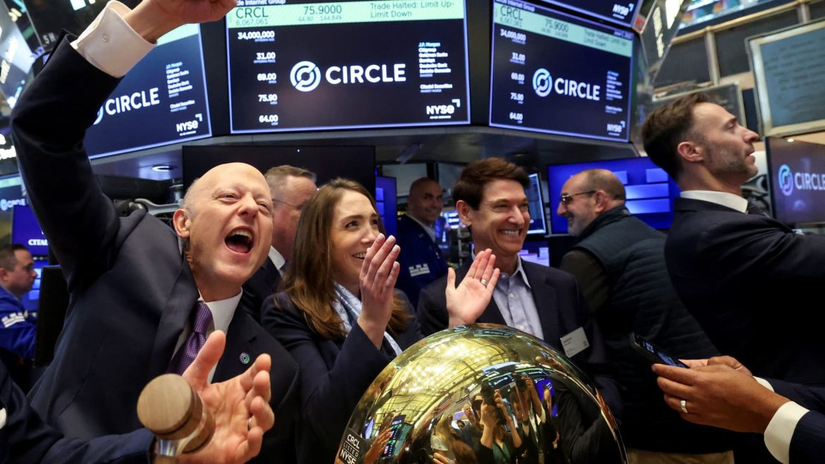Stocks Showing Major Premarket Movements: Tesla, Circle, Broadcom, Lululemon and AI Sector Highlights