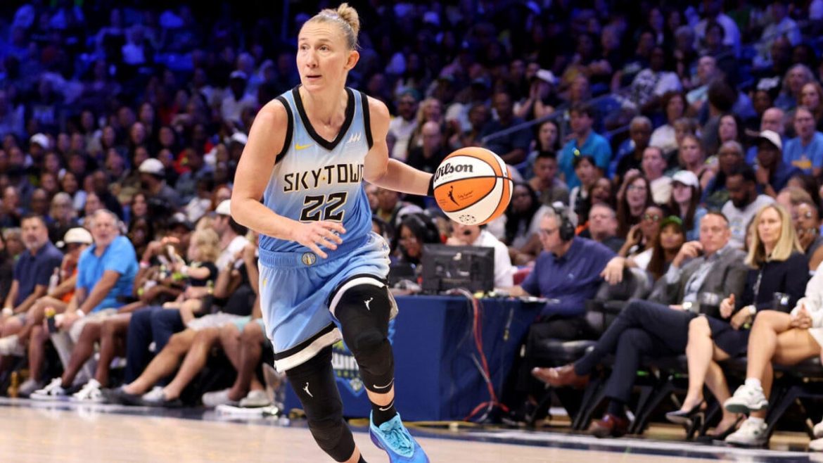 Courtney Vandersloot Exits Game Against Indiana Fever with Knee Injury