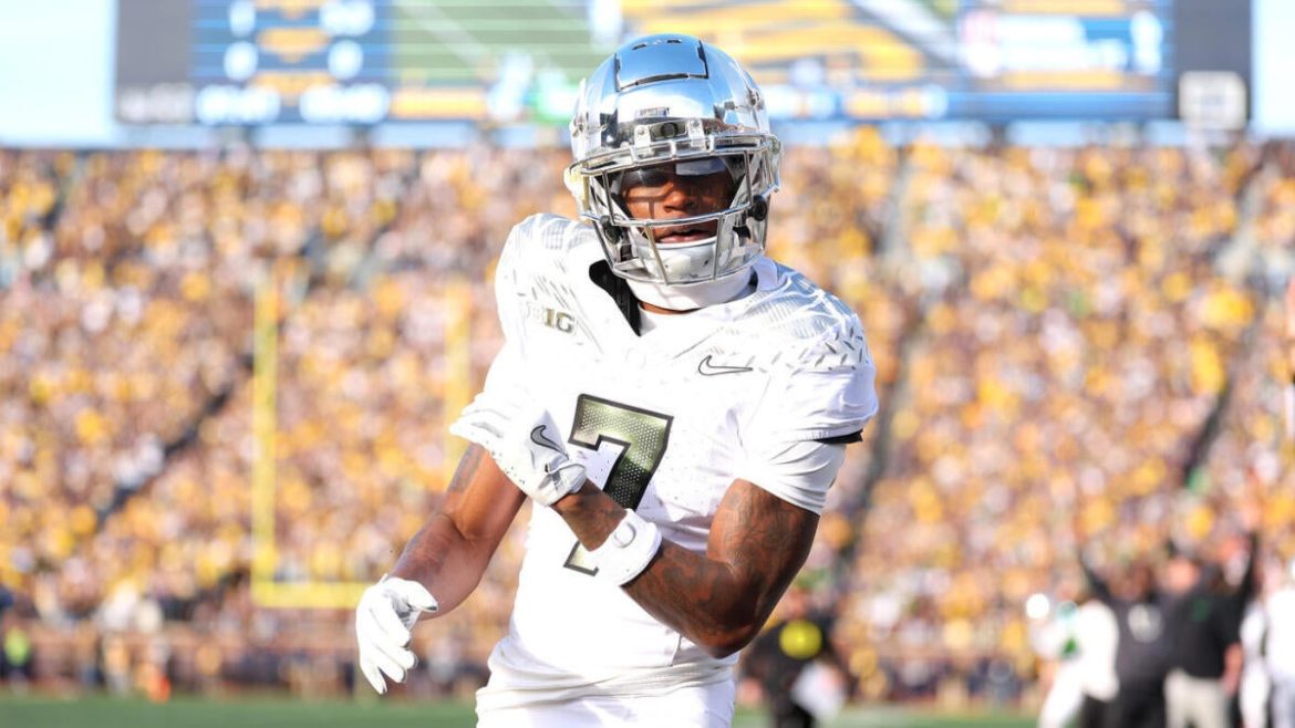 Oregon WR Evan Stewart Shares Recovery Timeline After Knee Injury