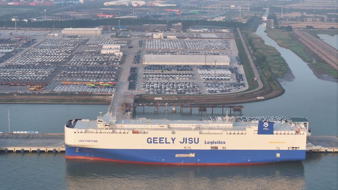 China’s Export Growth Falters Despite Tariff Truce; Imports Slump Amid Weak Consumer Demand