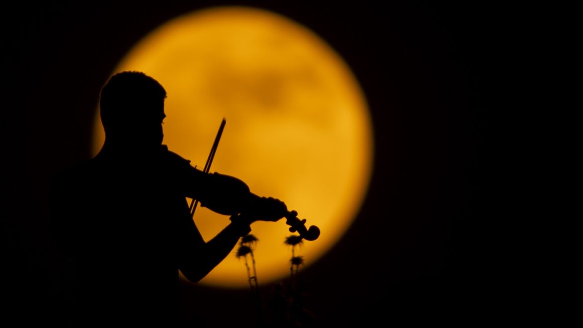 June’s Strawberry Moon: Stunning Photos Capturing the Night’s Glow