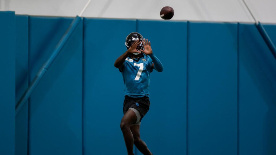 Jaguars’ Brian Thomas Jr. Leaves Practice with Shoulder Injury; Coach Calls It a Precaution