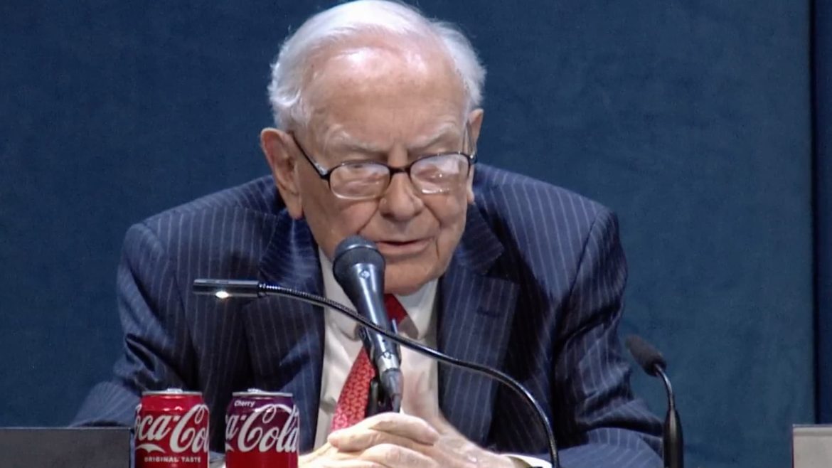 Buffett’s Berkshire Faces Double-Digit Drop and Potential Further Sell-Off