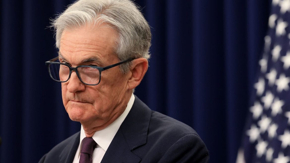 Trump Criticizes ‘Too Late’ Powell as Fed Keeps Rates Unchanged