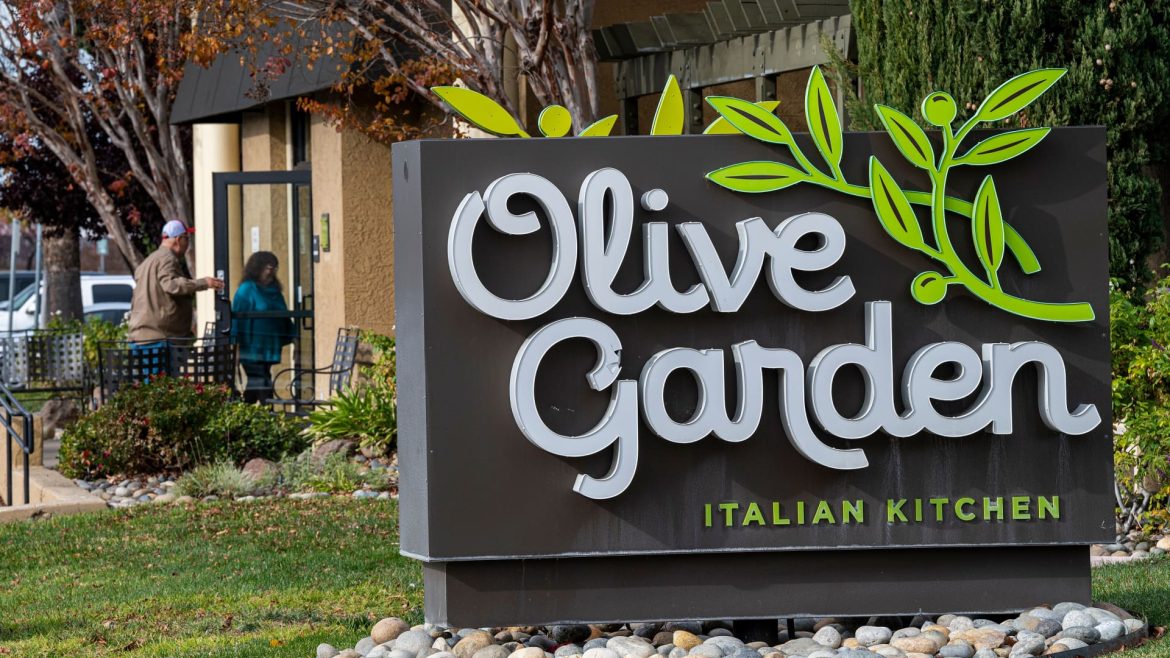 Darden Restaurants Exceeds Earnings Expectations, Eyes 2026 Growth