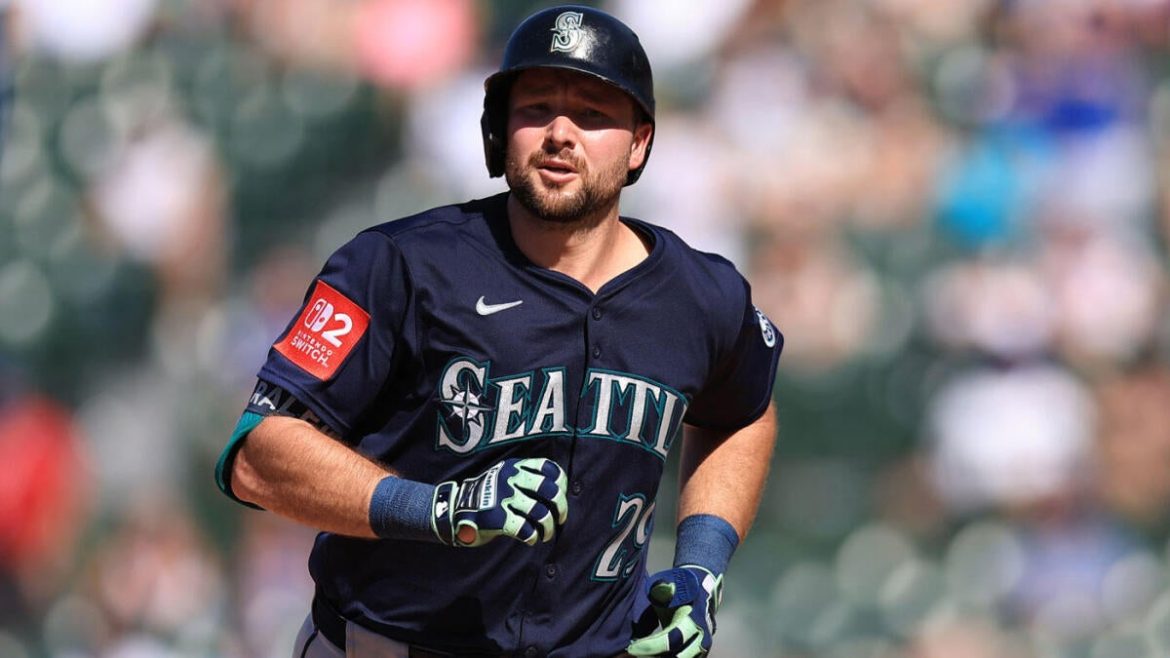 Raleigh Reaches 30: Mariners Catcher Leads Early Home Run Race